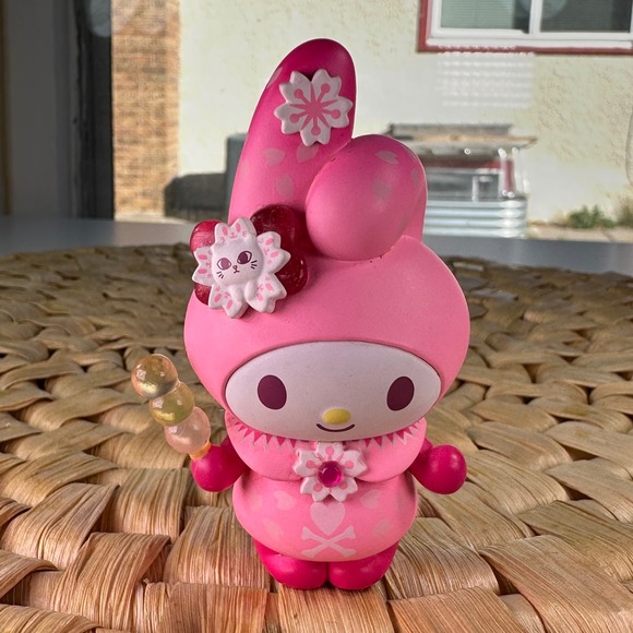 Tokidoki My Melody Vinyl Figure Cherry Blossom Dango Sanrio Hello Kitty series 3 - Picture 2 of 6